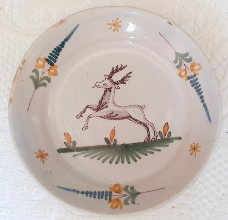 Assiette en faïence de Saintes début XIX ème 