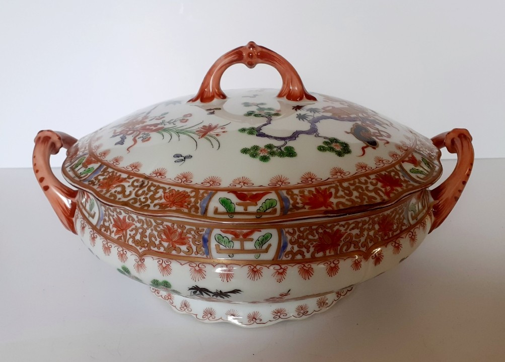 Soupière en porcelaine Attribuée  à Samson 