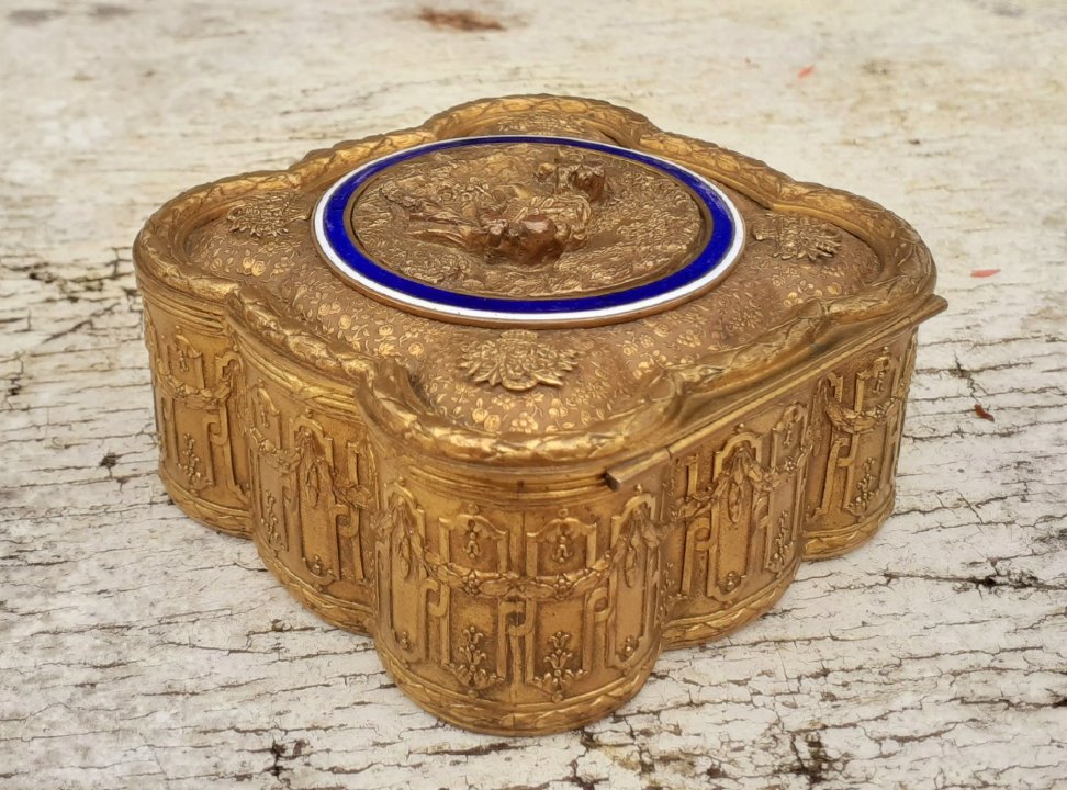 Boîte à bijoux en pomponne et émail de style Louis XVI -photo-4