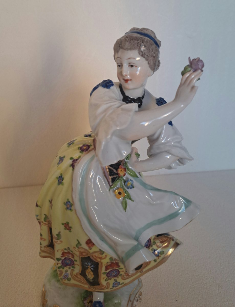 "young Shepherdess Dancing" Porcelain Figurine By Samson -photo-2