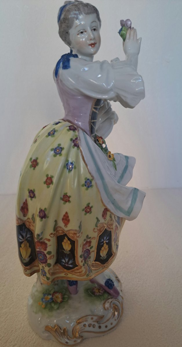 "young Shepherdess Dancing" Porcelain Figurine By Samson -photo-1