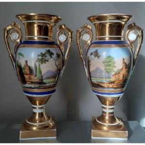 Paire de vases d'ornement en porcelaine de Paris  XIX ème 