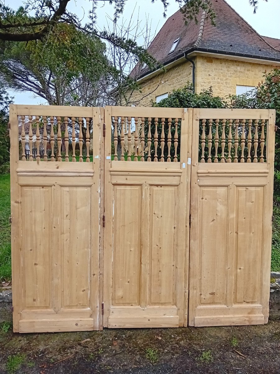 Friendly Trio Of Cupboard Doors In Resineux 19 Eme