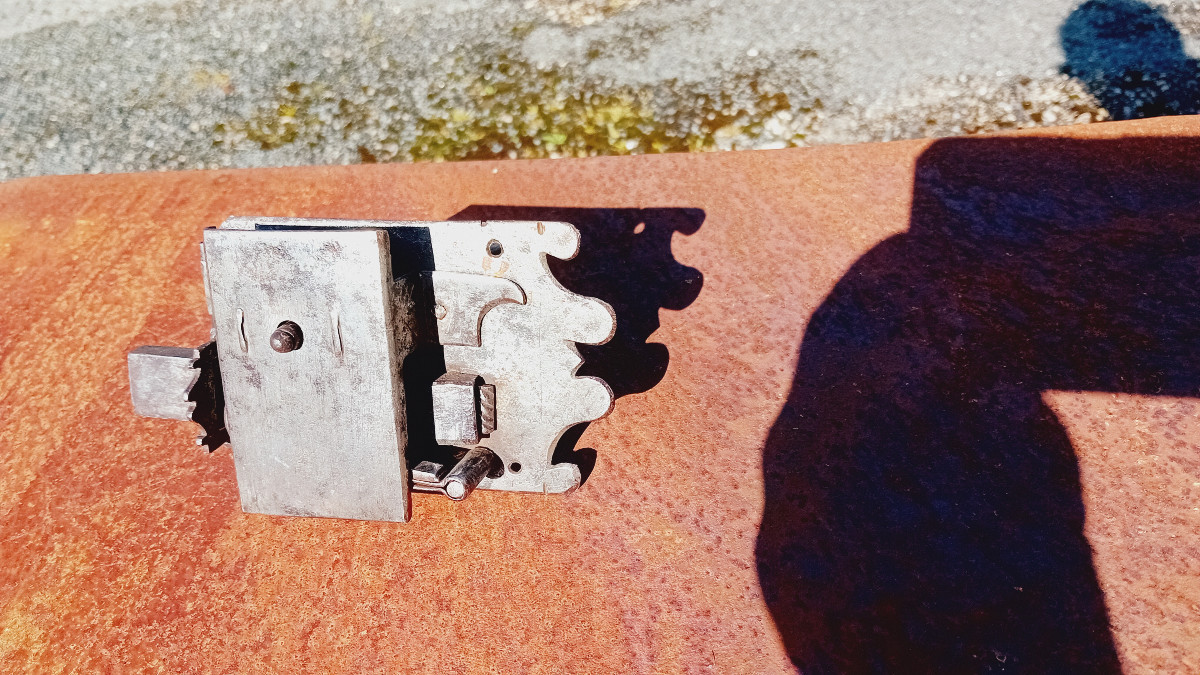 Serrure Ancienne De Cabinet 16 Eme, Pour Porte De Meuble XVI Eme Droite Tirant