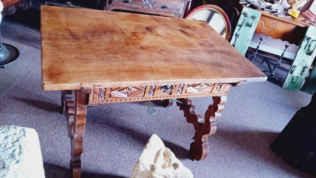 18th Century Spanish Walnut Table-photo-1