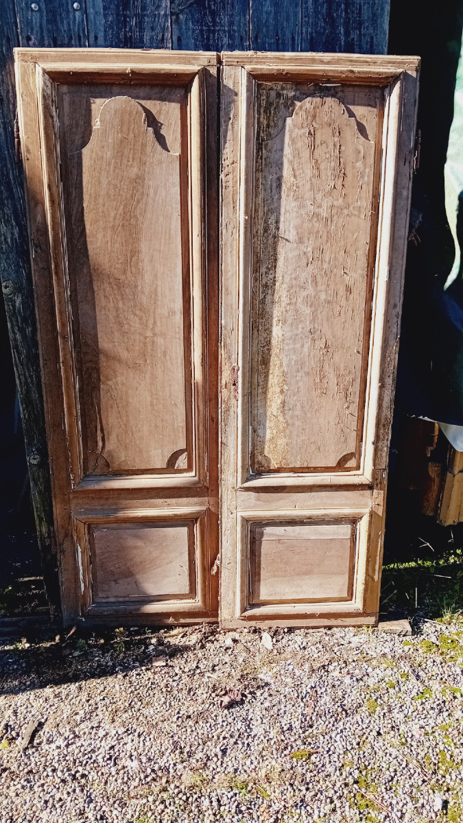 ravissant placard louis xiv, boiserie en noyer 18 eme
