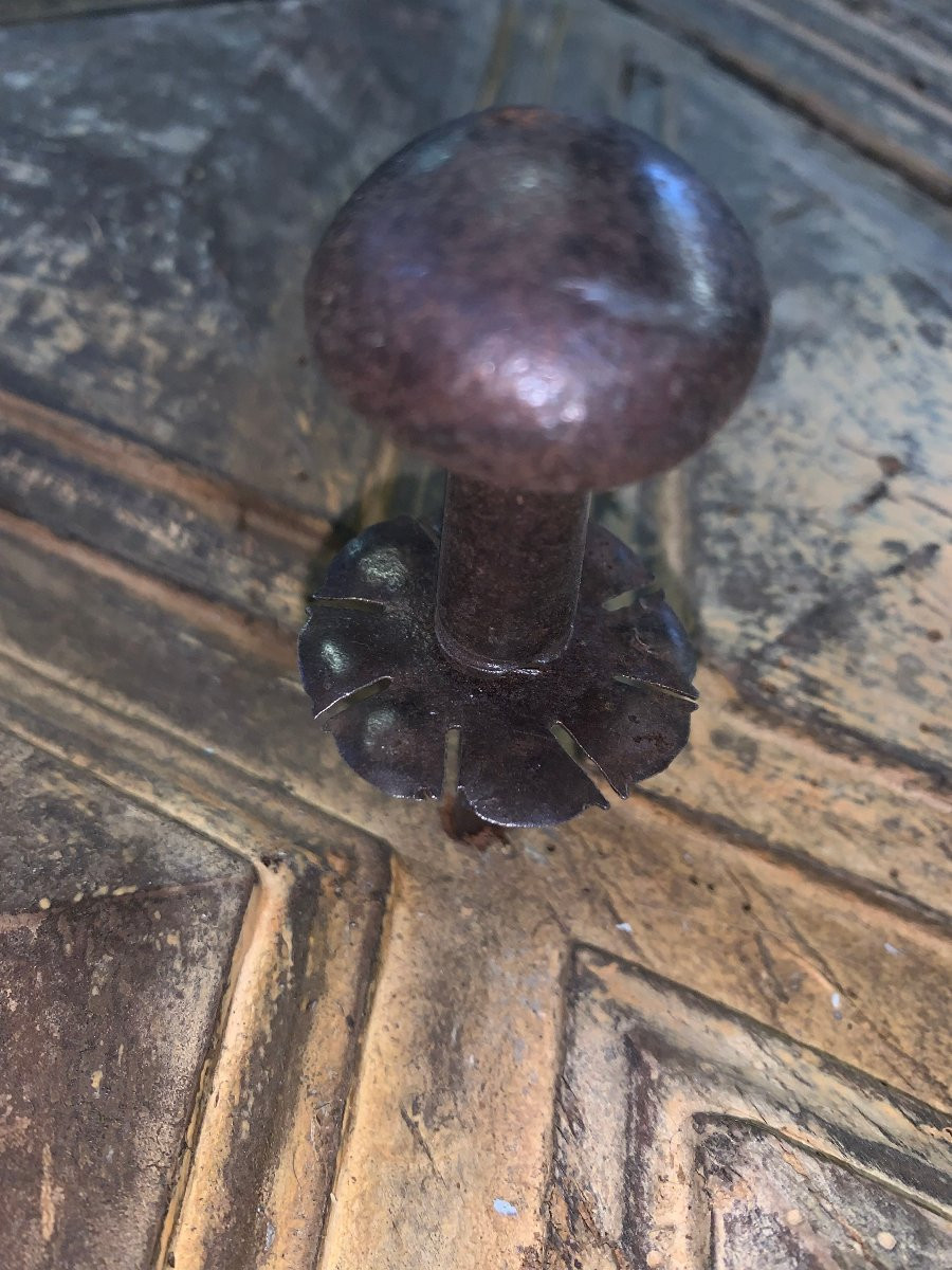 Bouton et rosace de porte fer forgé  debut   XVII siècle-photo-4