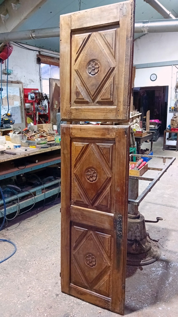 Pair Of Beautiful 17th-century Closet Doors, Walnut Woodwork-photo-2