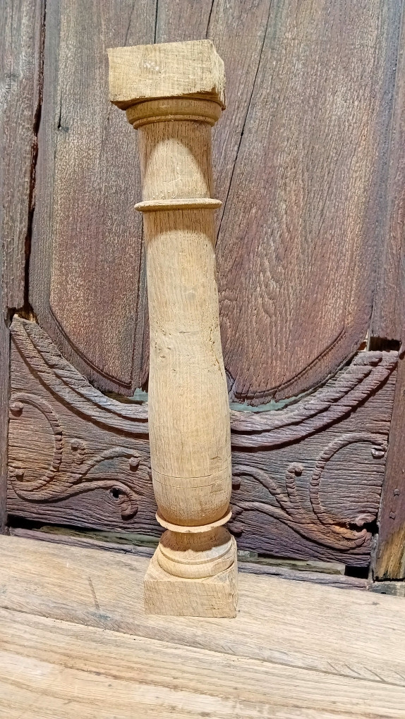 Oak Baluster, 18th Century Turning.