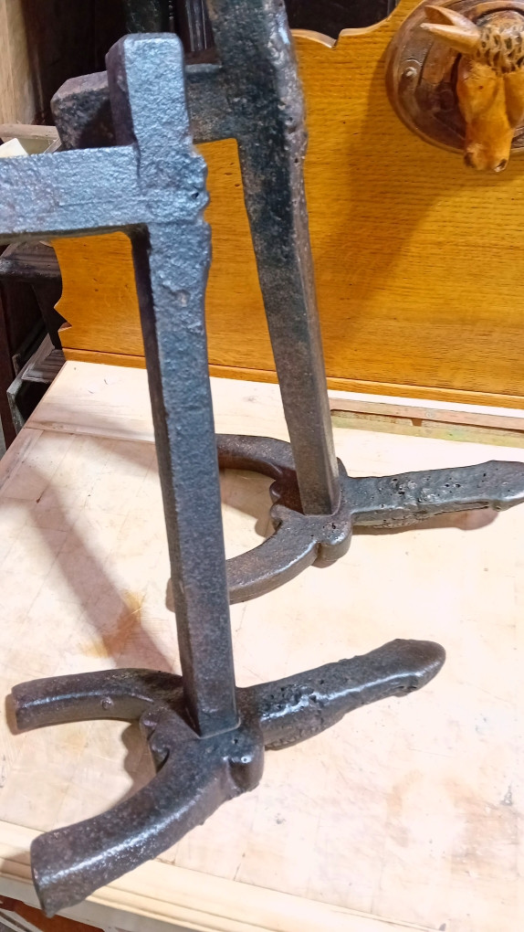 rare paire de chenets haute epoque en fonte, landiers debut 17 eme-photo-4