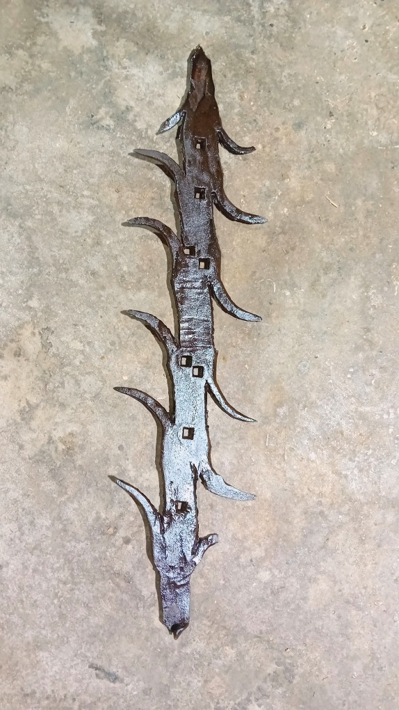 Imposing 17th-century Wrought-iron Defense, Large Cat Evisceration-photo-2