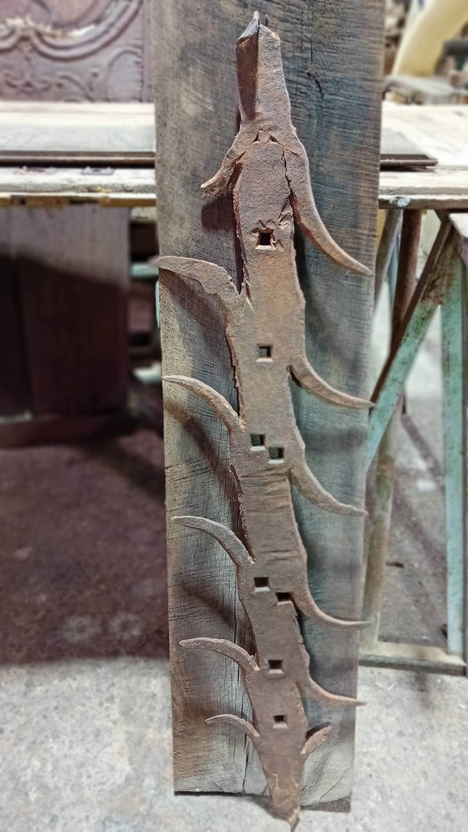 Imposing 17th-century Wrought-iron Defense, Large Cat Evisceration-photo-3