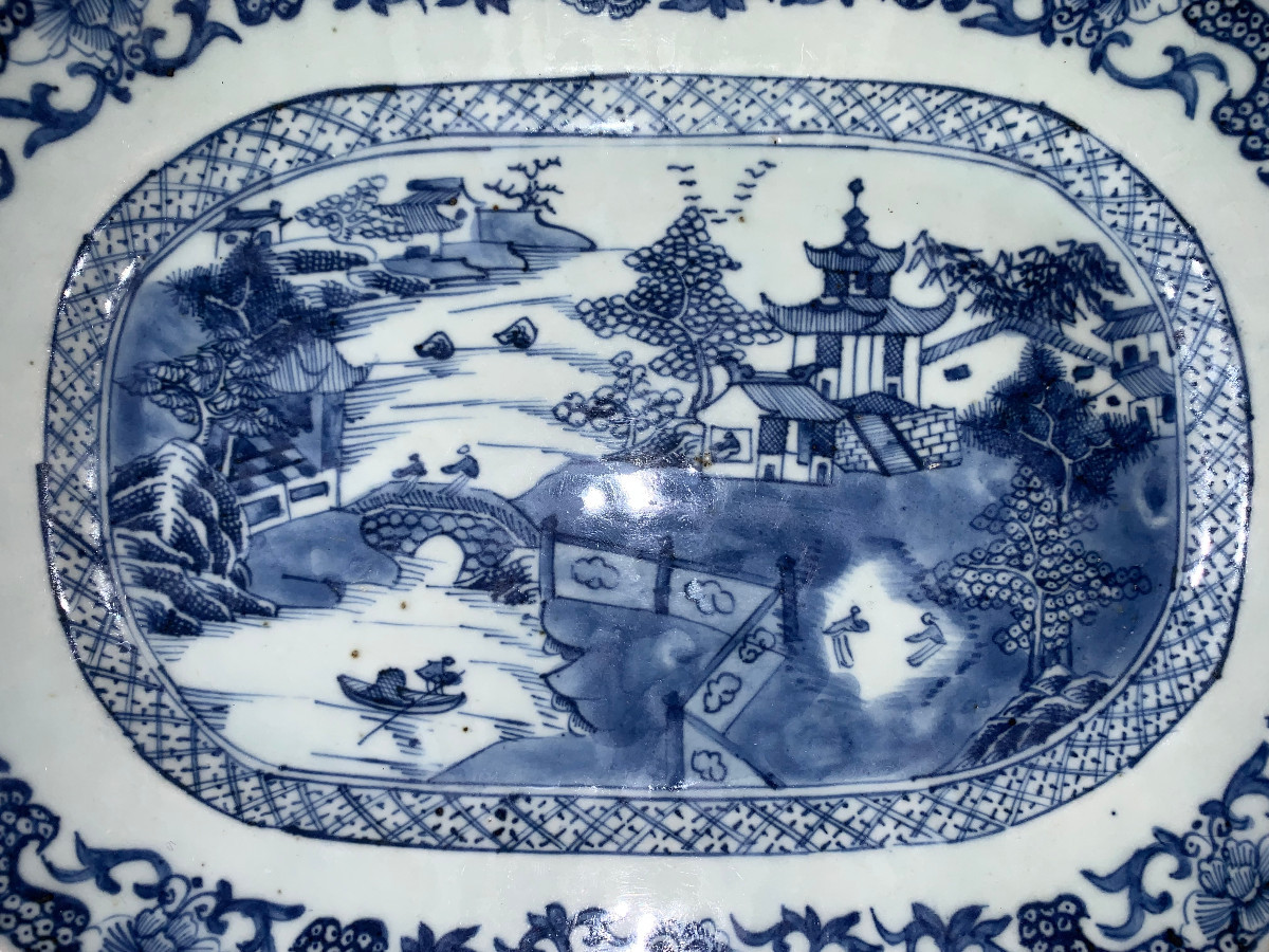 Plat chinois rectangulaire en Porcelaine bleu et blanc Du XVIIIème Siècle-photo-1