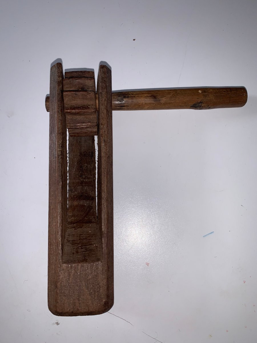 19th Century Mulberry Wood Rattle-photo-3
