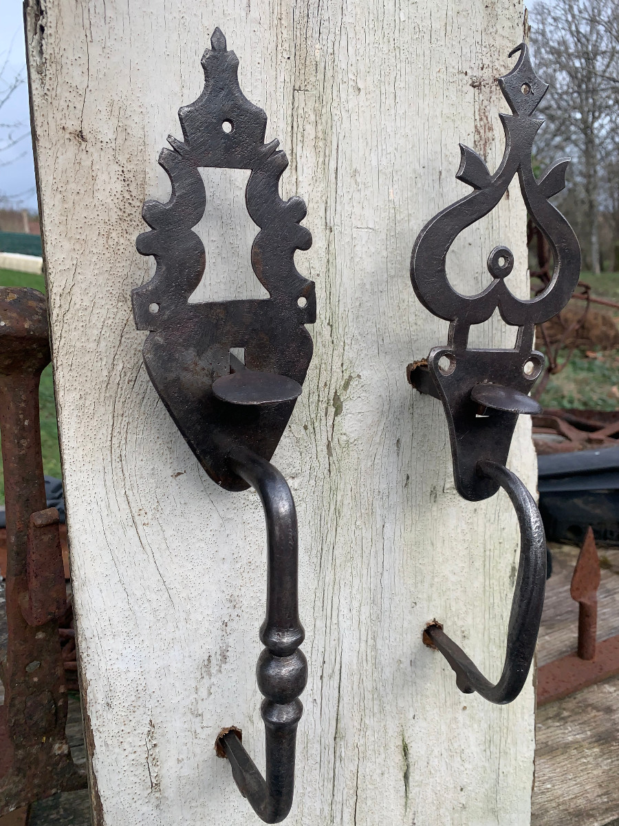 grand Loquets à poucier ancien, fer forgé   decoré du XVIIIe siècle