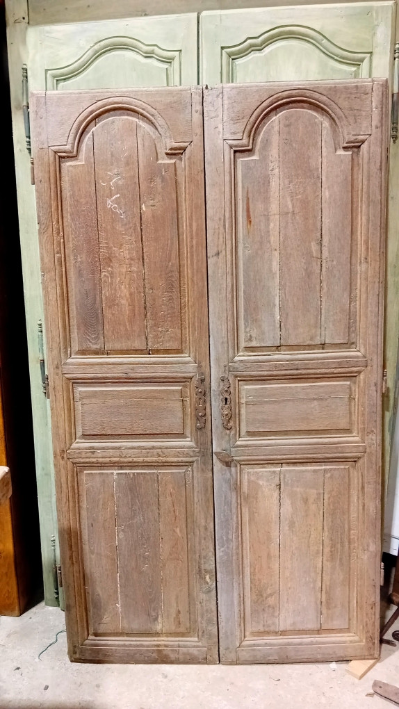petite paire portes de placard chêne,boiserie decor arrondi louis XIV