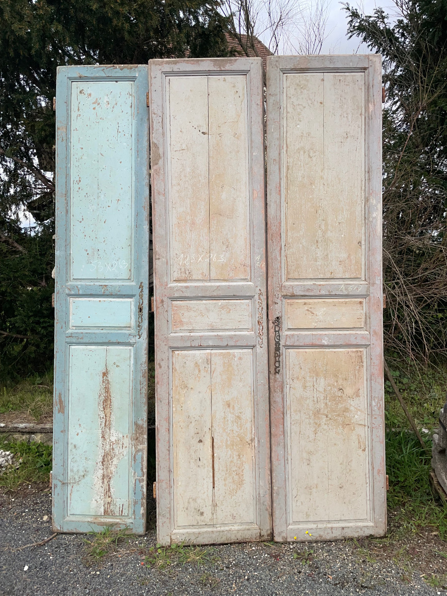 Lot de portes anciennes en sapin 