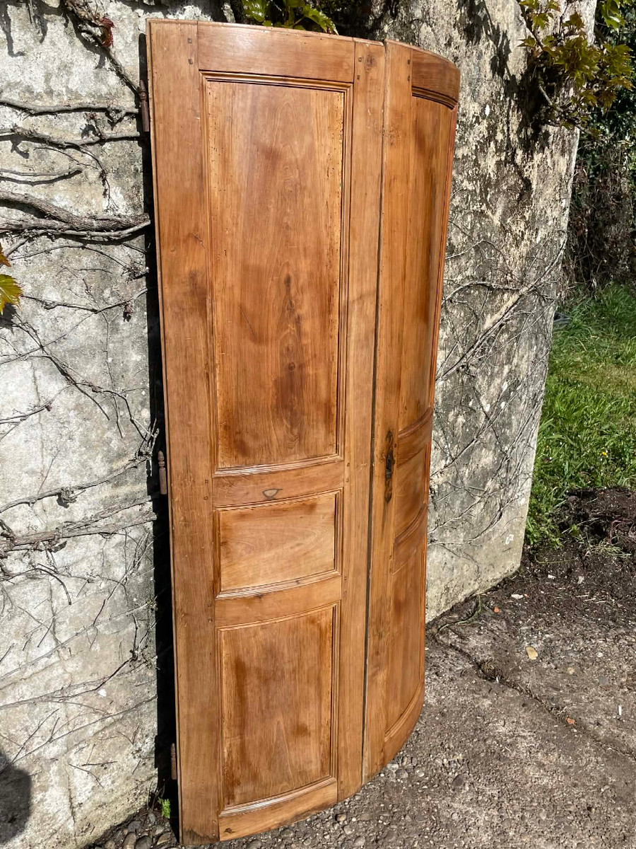 Paire de portes galbées d'encoignure , boiserie du 18e siècle-photo-2