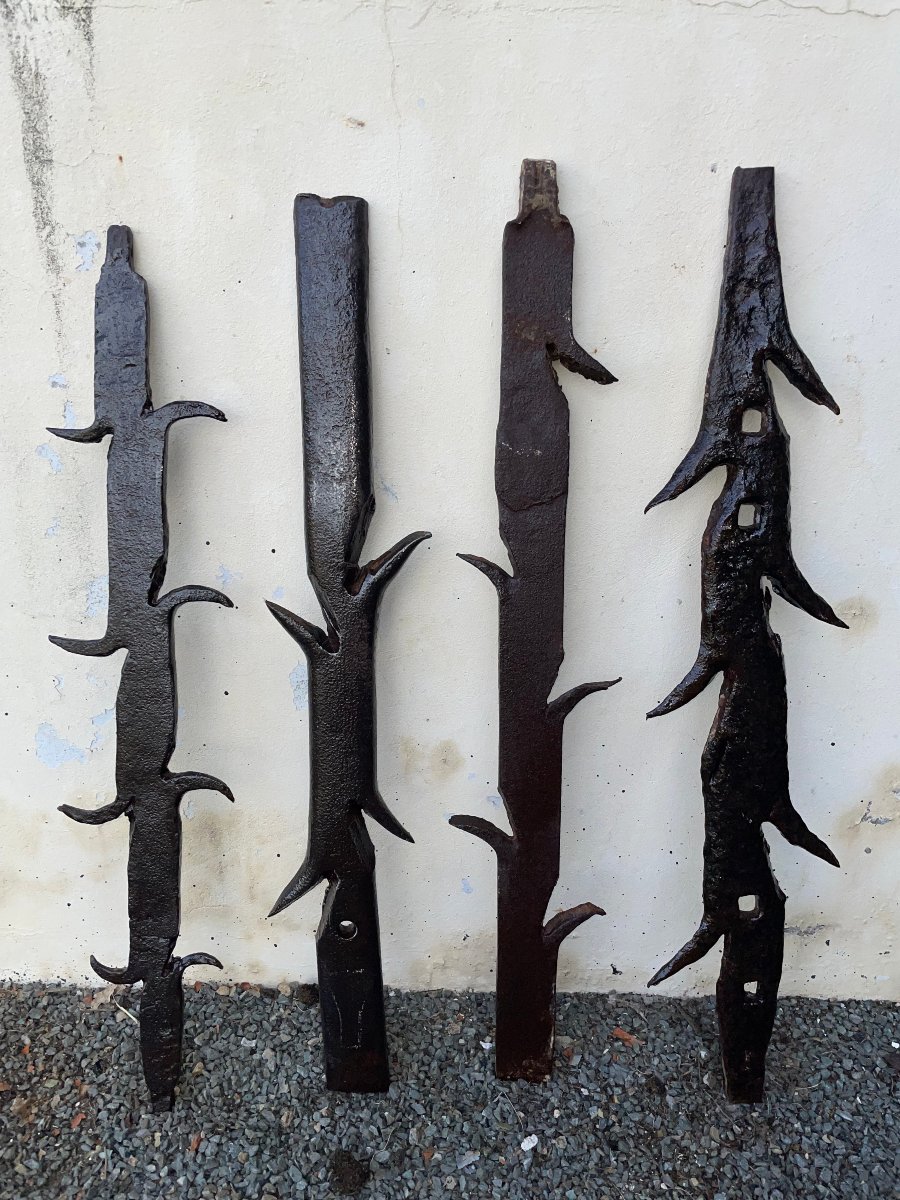Set Of Wrought Iron Defenses, Cat Etripe 16th To 19th Century