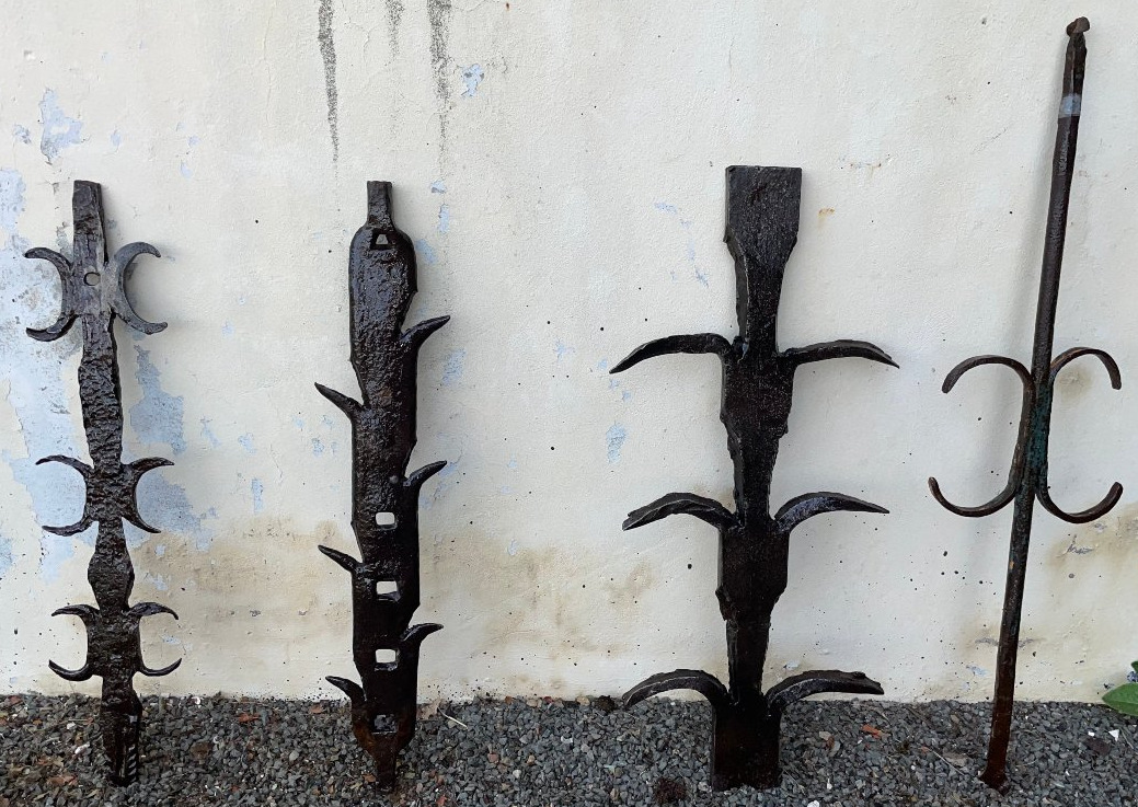 Set Of Wrought Iron Defenses, Cat Etripe 16th To 19th Century