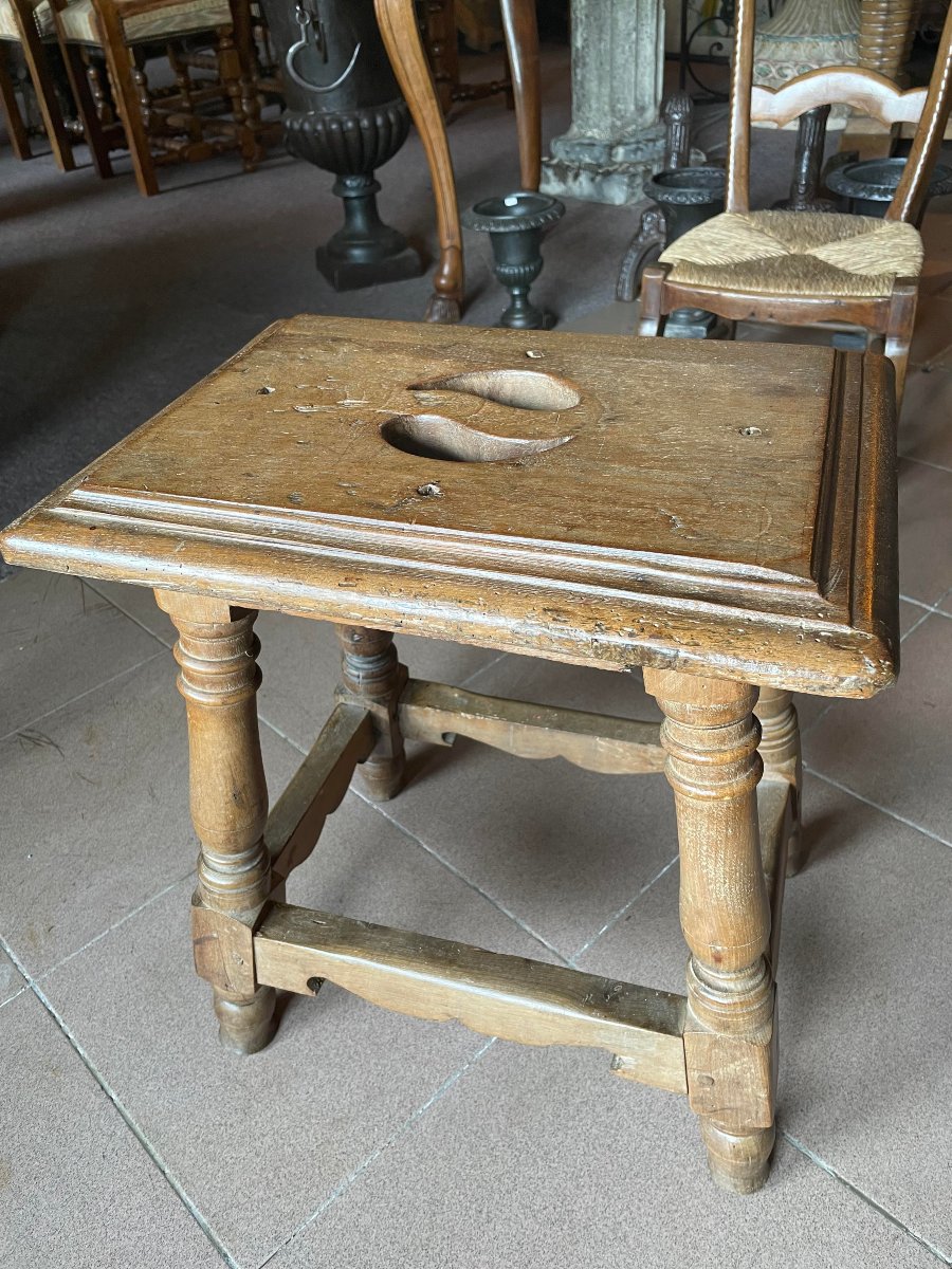Tabouret en noyer XVIIIe siècle