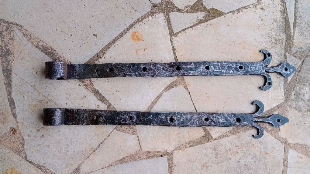 rare paire de pentures haute epoque   fleur de lys   en fer forgé fleurdelisées-photo-2