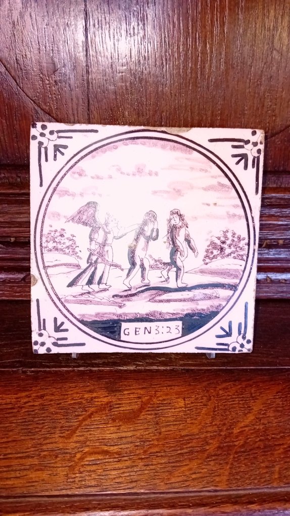carreau de faience delph     adam et eve chassés du paradis  par l'archange  michel     ,17 eme