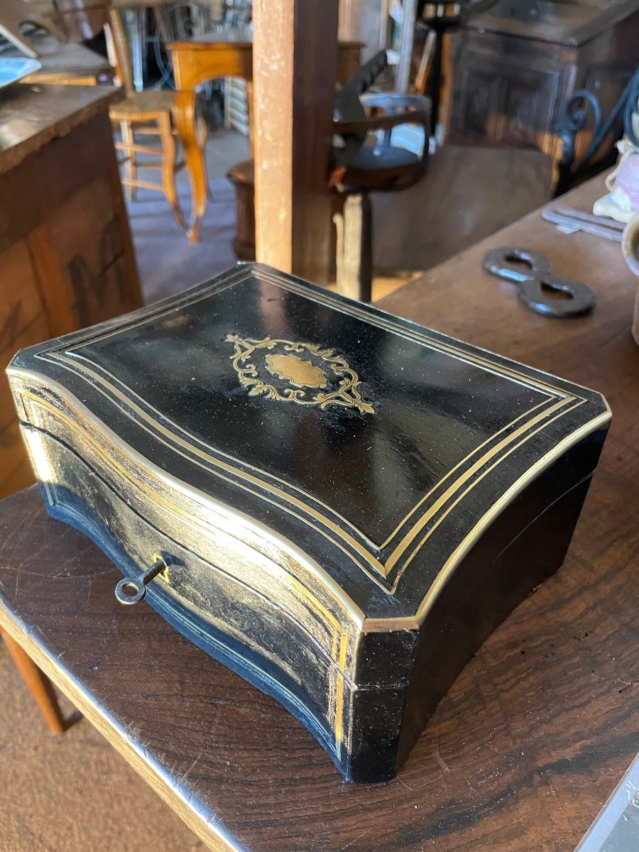 Small Antique Napoleon III Travel Case From The 19th Century