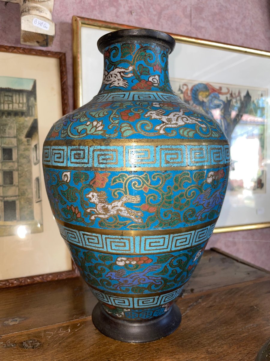 Rare paire de vase chinois en cloisonné au decor chiens foo et grecque-photo-2