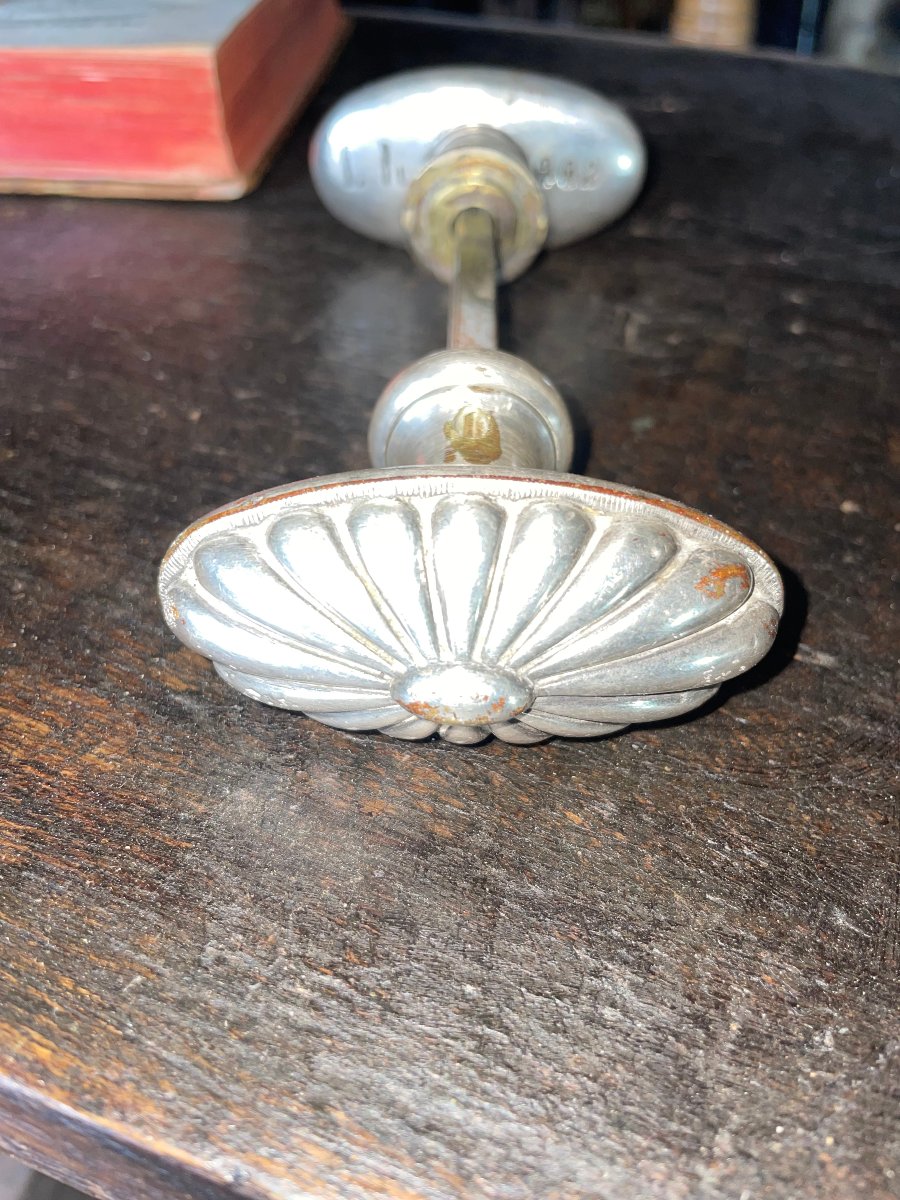 A Pair Of Mismatched Silver-plated Bronze Handles -photo-2