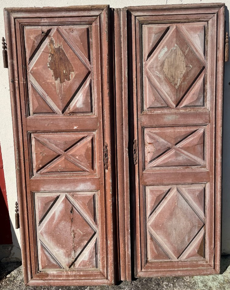 Paire de portes Louis XIII  en noyer  xviieme