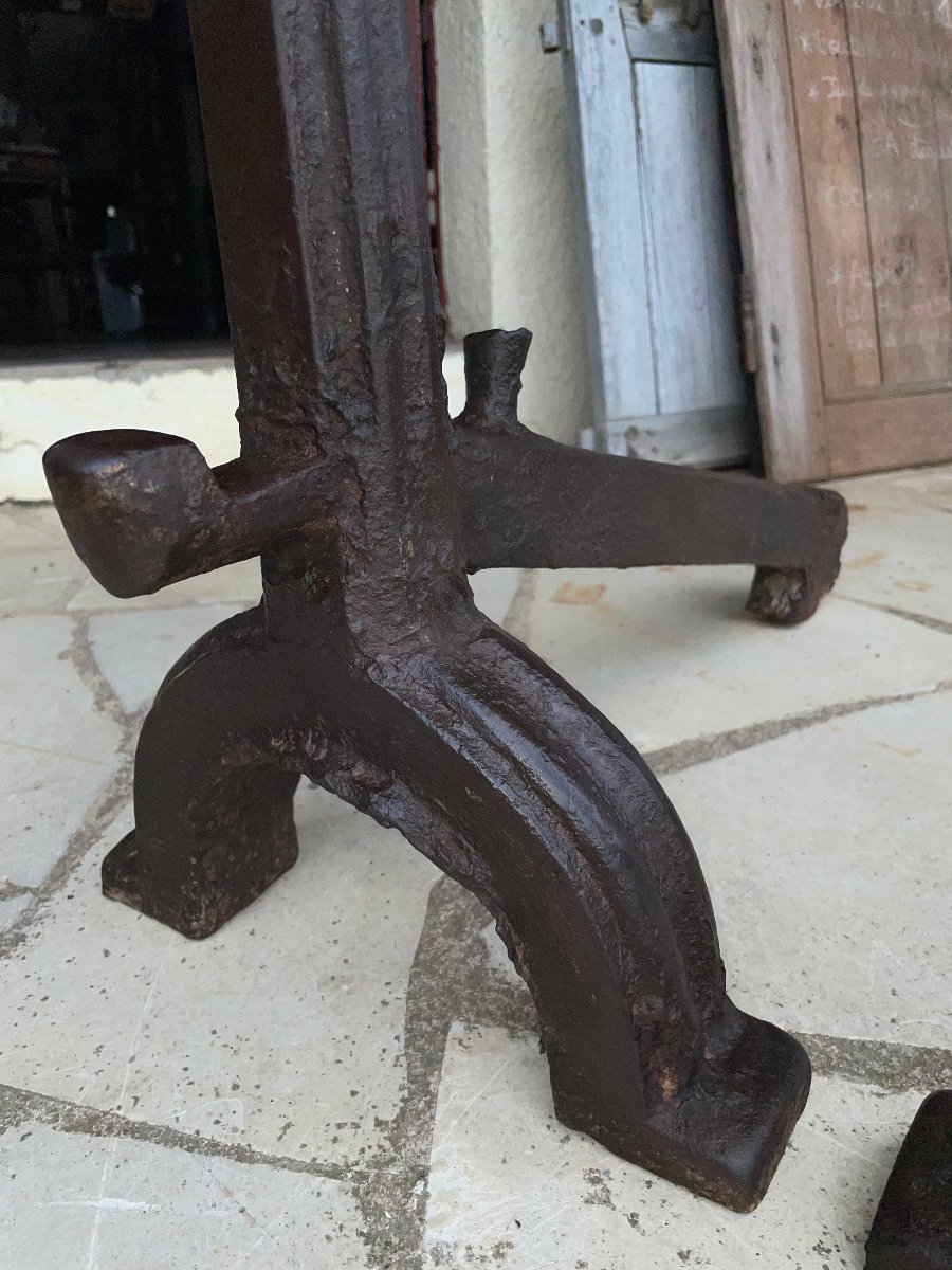 Paire  de  grands  chenets  traditionnel  du  Perigord,  landier  du  17e siècle-photo-4