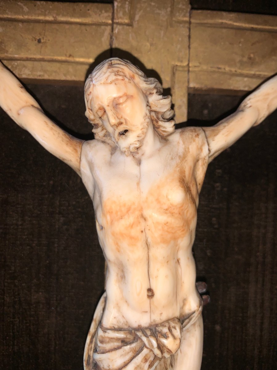 Crucifix  Christ  en  ivoire  sculpté   XVII e  siècle -photo-2