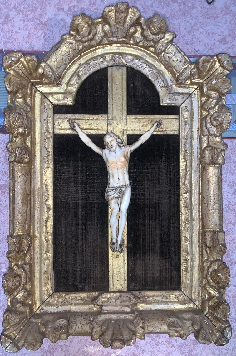 Crucifix  Christ  en  ivoire  sculpté   XVII e  siècle 