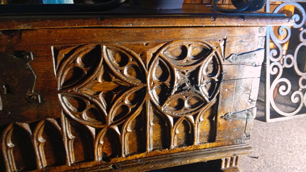 petit coffre tres anciens en noyer decor gothique-photo-4