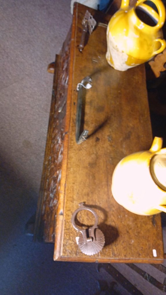 petit coffre tres anciens en noyer decor gothique-photo-1