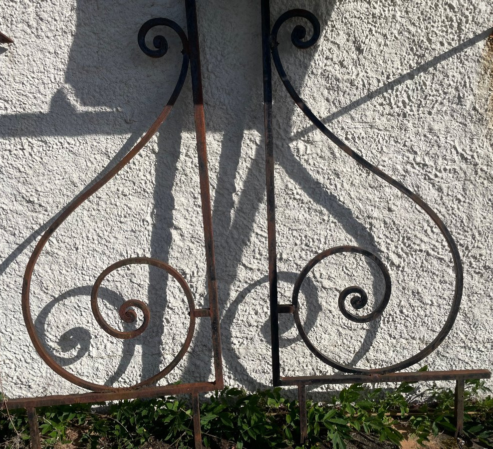 Pair Of Large Wrought-iron Gallows -photo-2