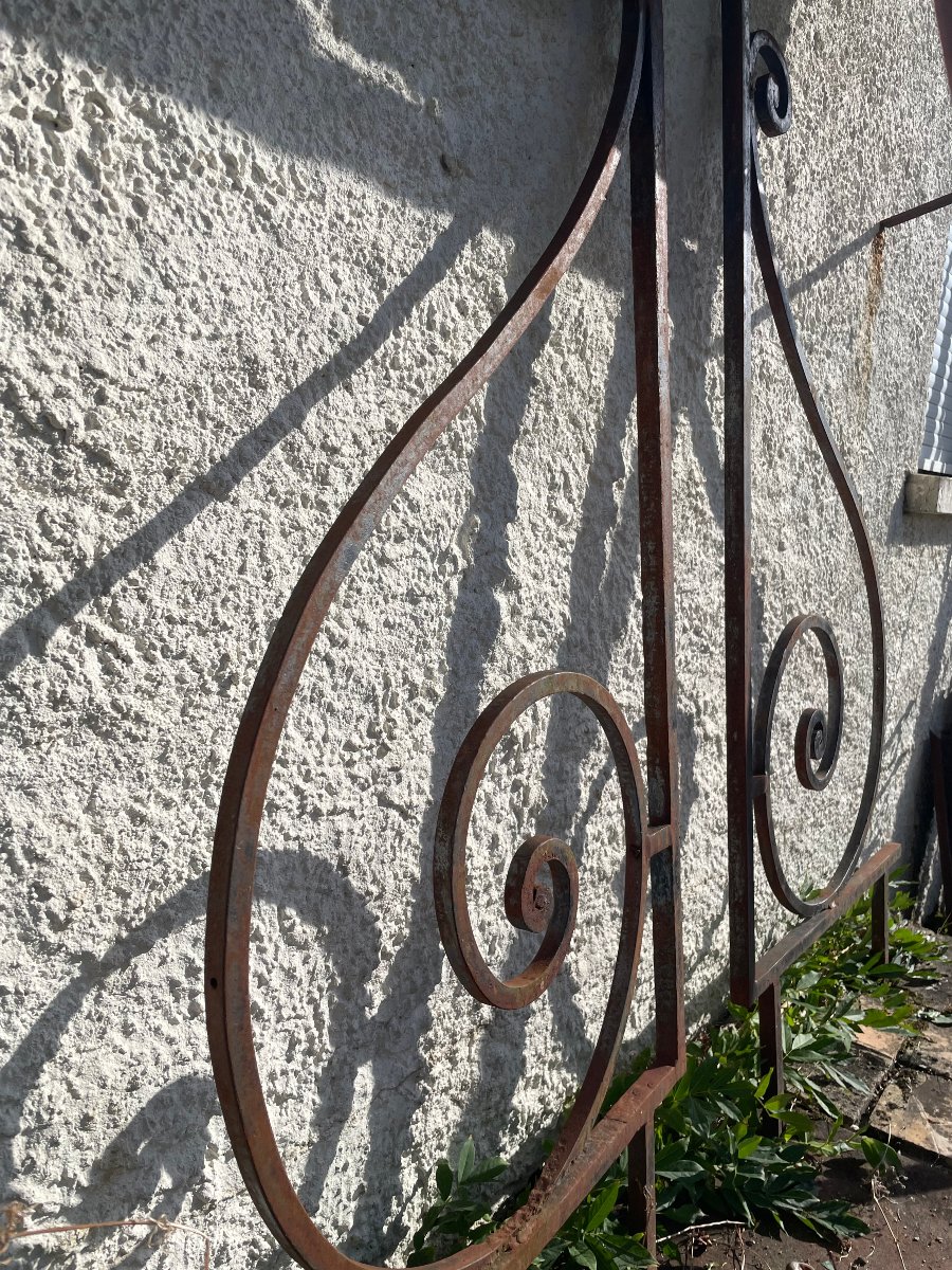 Pair Of Large Wrought-iron Gallows -photo-1