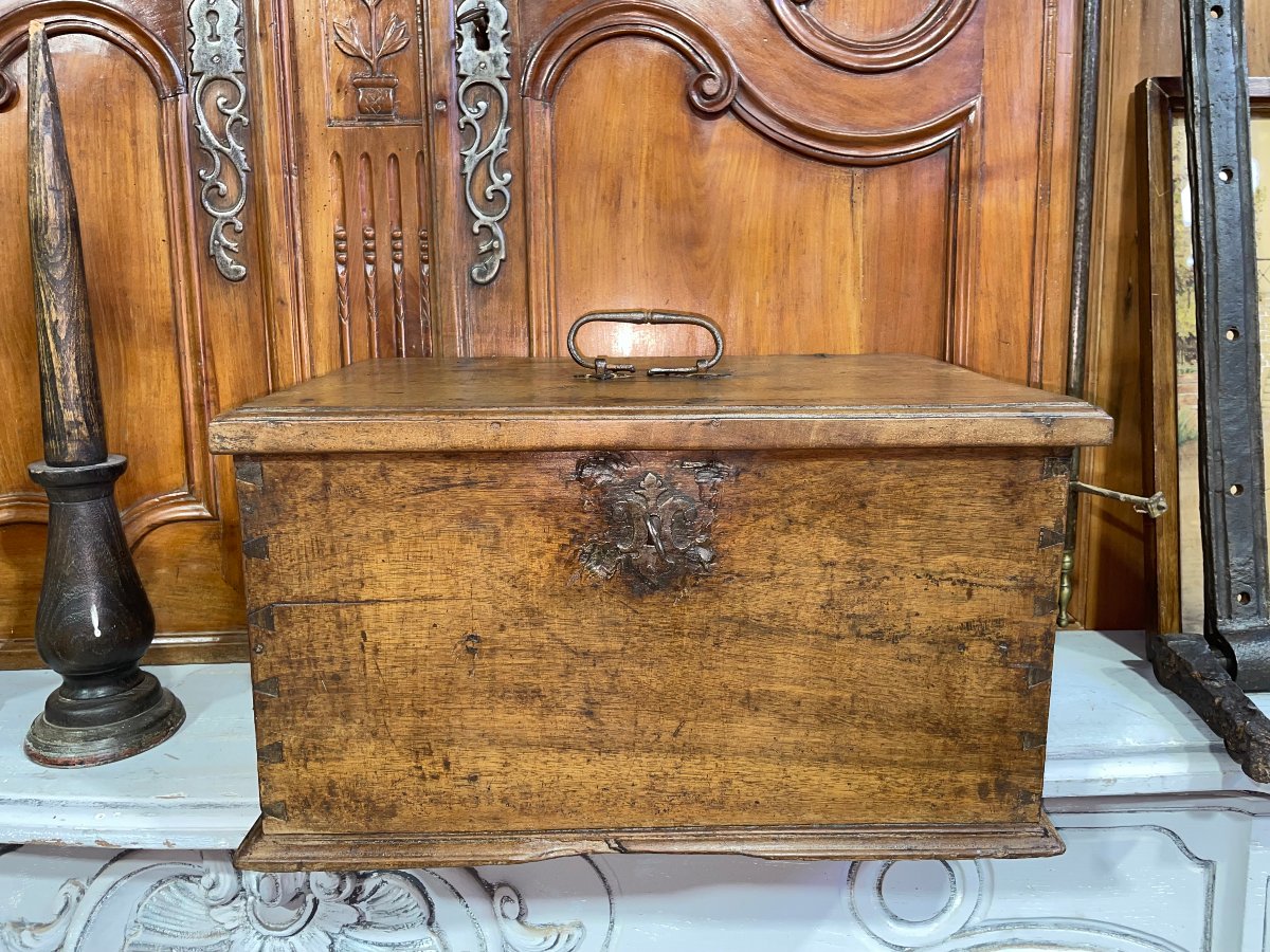 petit coffre de voyage  en noyer avec double casier, coffret xvii eme-photo-3