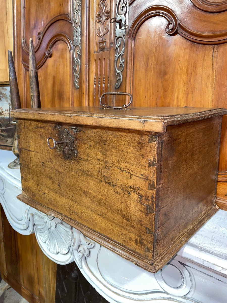 petit coffre de voyage  en noyer avec double casier, coffret xvii eme-photo-5