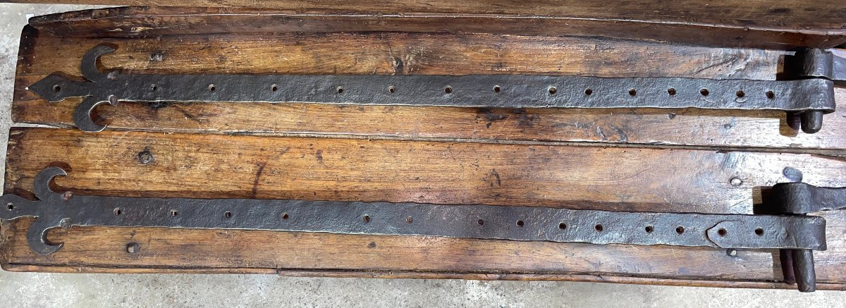 rare paire de pentures haute epoque fleur de lys en fer forgé avec gonds -photo-3