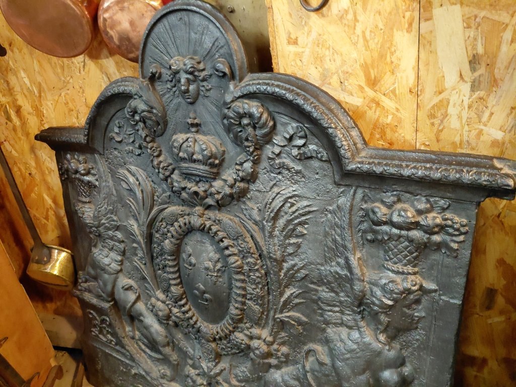 A Very Imposing 17th-century Cast-iron Fireplace Plate, Louis XIV Style-photo-2