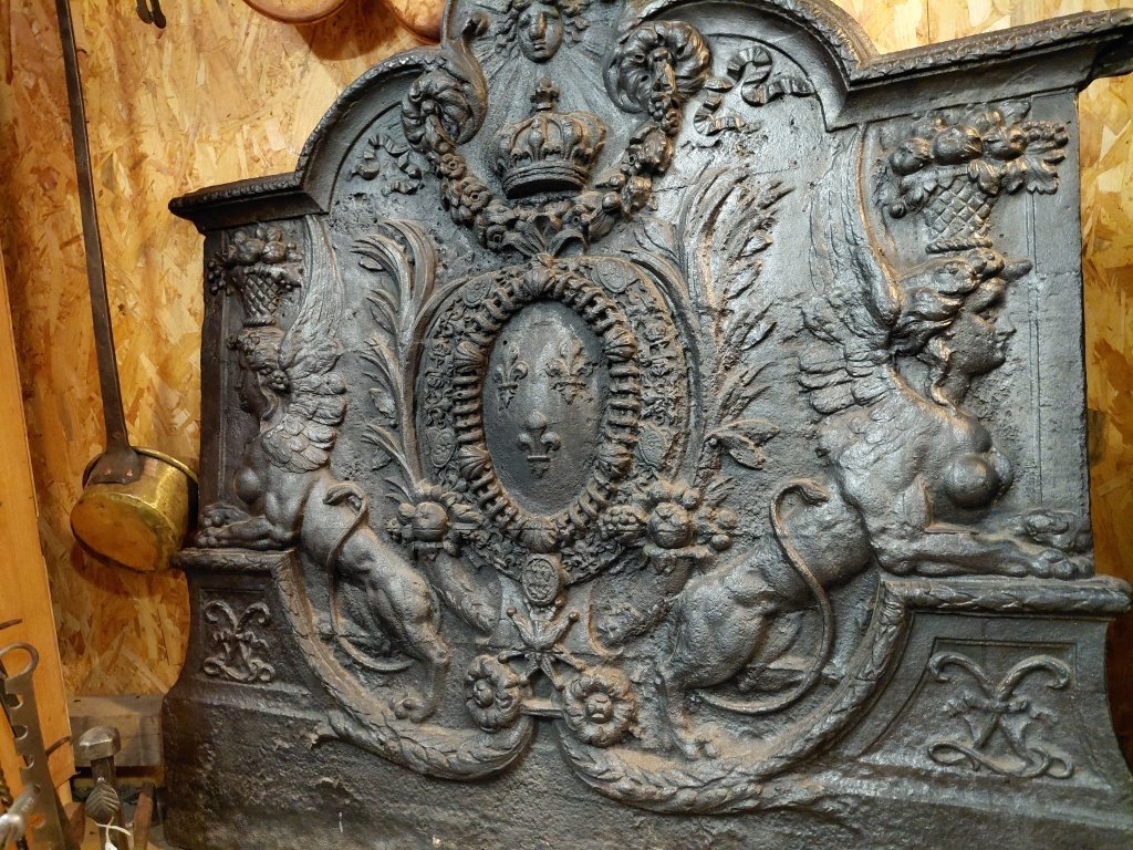 A Very Imposing 17th-century Cast-iron Fireplace Plate, Louis XIV Style