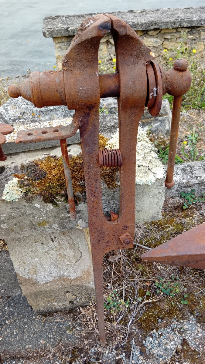 Vice And  Anvil-photo-2