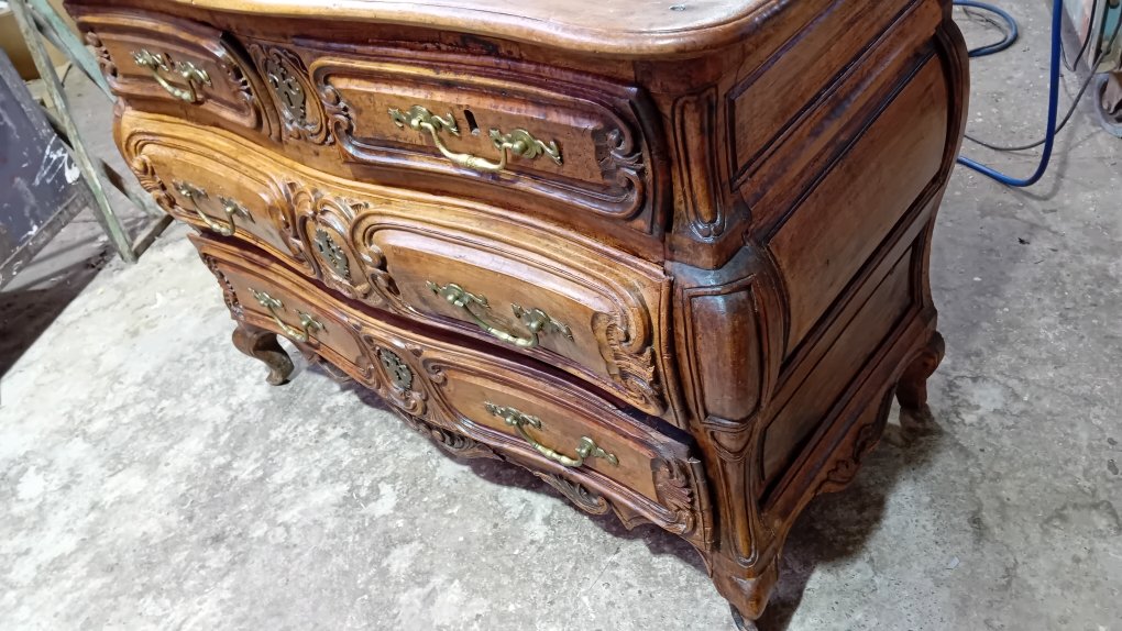 Early 18th-century Regency Chest Of Drawers In Walnut-photo-4