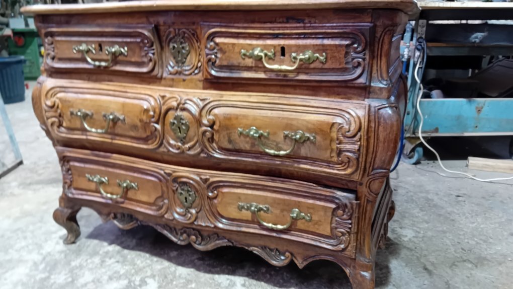 Early 18th-century Regency Chest Of Drawers In Walnut-photo-2