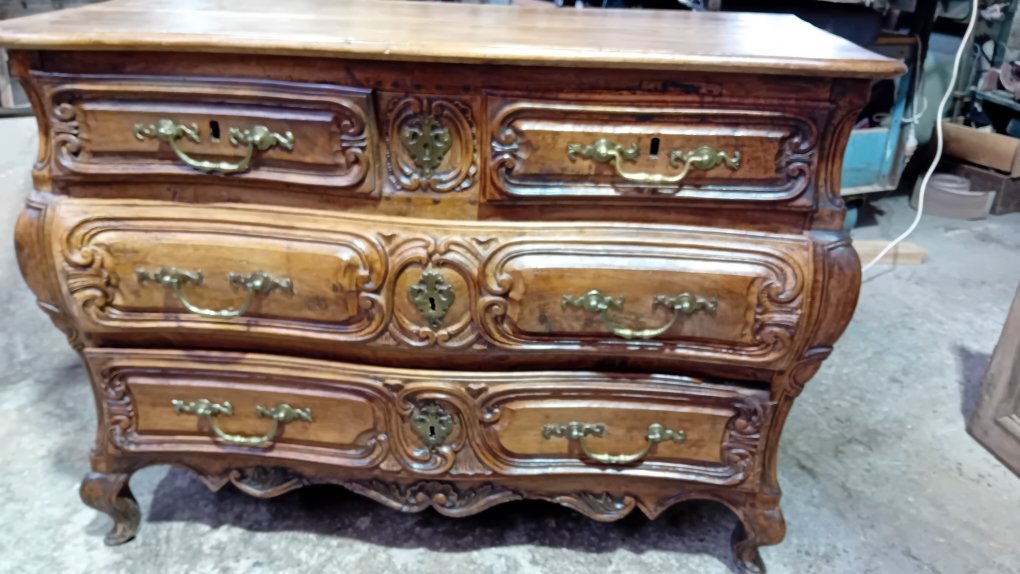 commode regence en noyer debut 18 eme