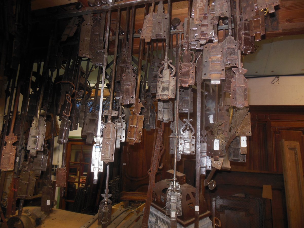 Very Large Choice Of Hinges, Mustaches, Hinges In Iron Forge-photo-3