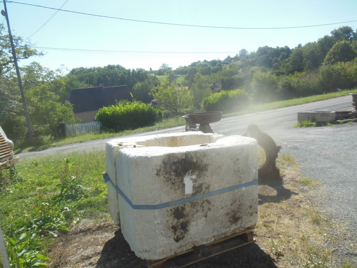  rare Tête De Puit En Pierre Calcaire XVII Eme-photo-2