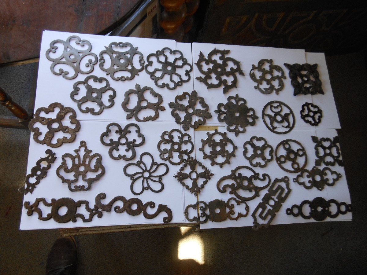 Large Choice Of Rosettes In Wrought Iron, Rosette From The XVIIth To The XIXth-photo-2